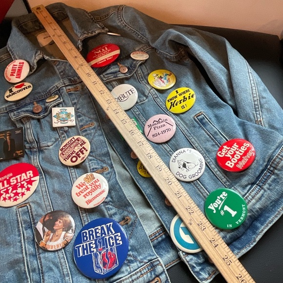 Vintage Jean Jacket Custom 80s 90s Pinback Buttons Pins Blue Denim Size Medium - Picture 7 of 7